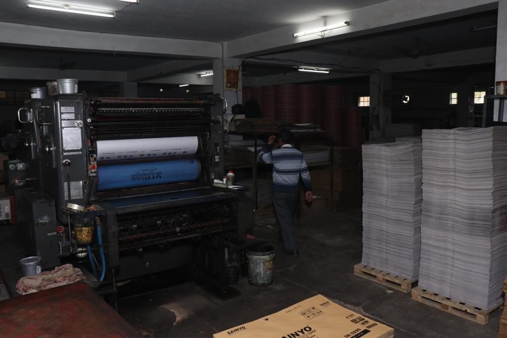 Offset printing machinery with stacked printed sheets